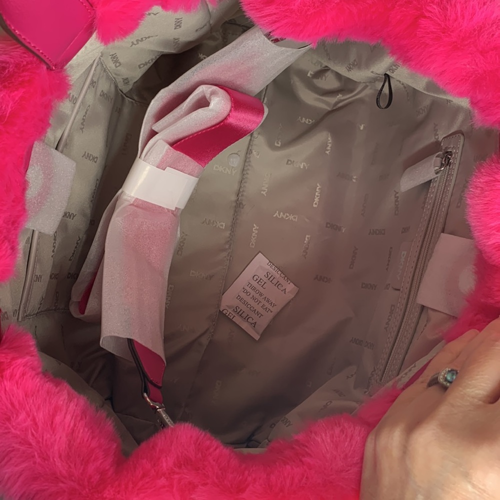 DKNY Hadlee Md Tote Fur Pink - Picture 6 of 6
